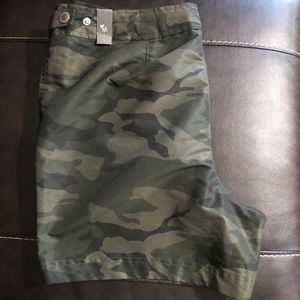 Abercrombie & Fitch Camo Swim Trunks • Large